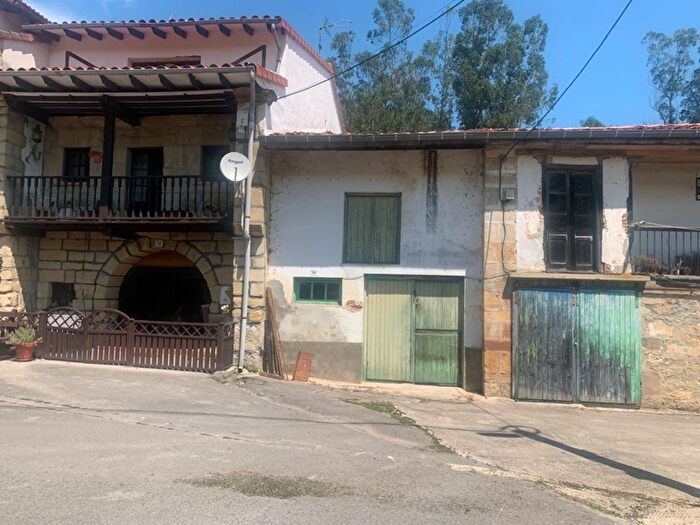 Casa en venta en Valdáliga, Cantabria de 2 habitaciones