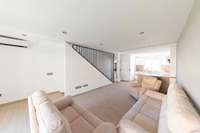 Casas en venta y pisos alquiler - 3