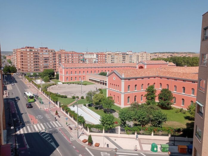Casas en venta y pisos alquiler - 1