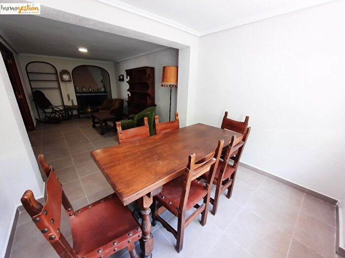 Casas en venta y pisos alquiler - 2