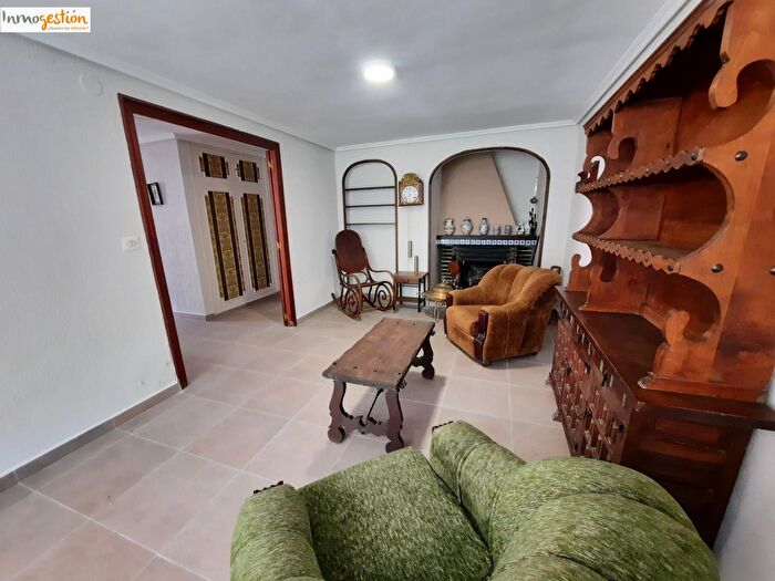 Casas en venta y pisos alquiler - 3