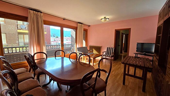 Casas en venta y pisos alquiler - 1