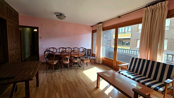 Casas en venta y pisos alquiler - 3