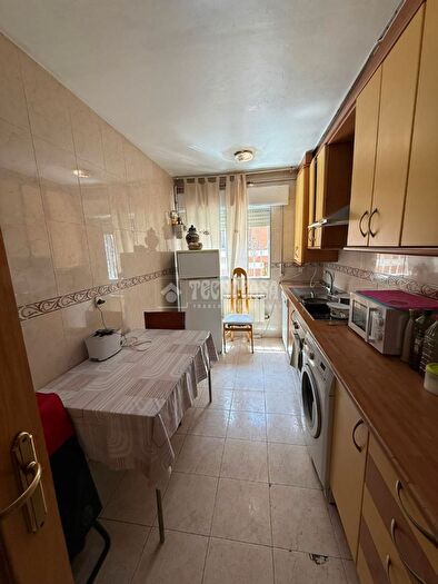 Casas en venta y pisos alquiler - 3