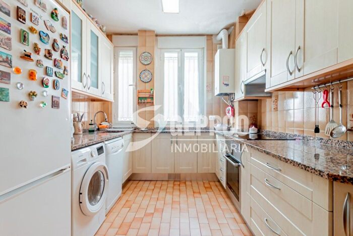 Casas en venta y pisos alquiler - 3