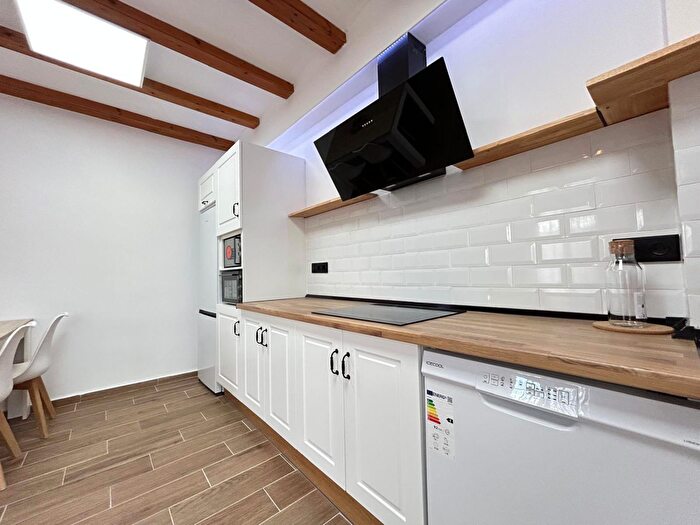 Casas en venta y pisos alquiler - 2