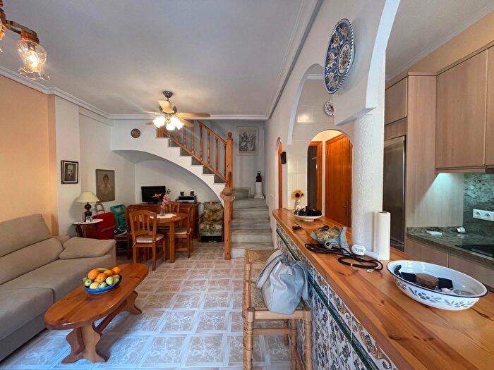 Casas en venta y pisos alquiler - 3