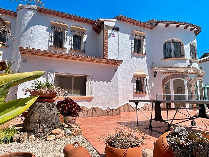 Casas en venta y pisos alquiler - 3