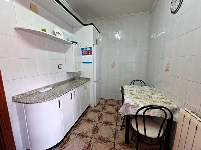 Casas en venta y pisos alquiler - 3