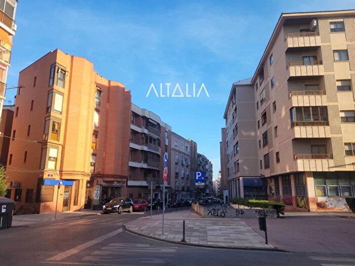 Casas en venta y pisos alquiler - 1