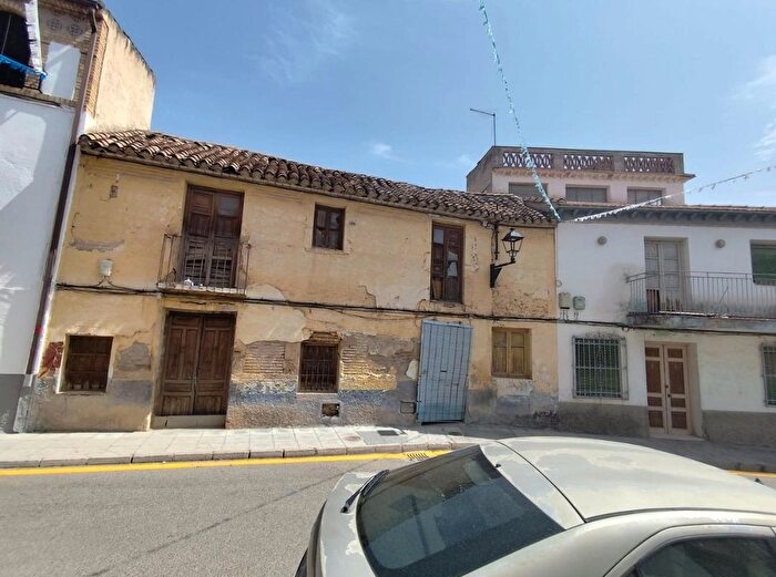 Casas en venta y pisos alquiler - 3