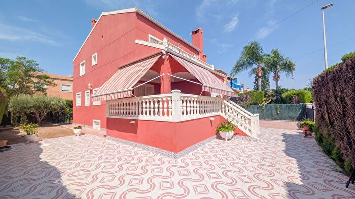 Casa en venta en Valverde, Elche Elx de 5 habitaciones