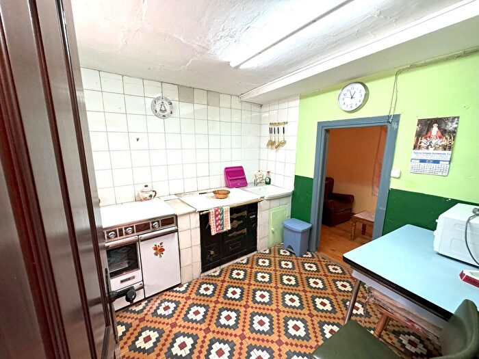 Casas en venta y pisos alquiler - 3