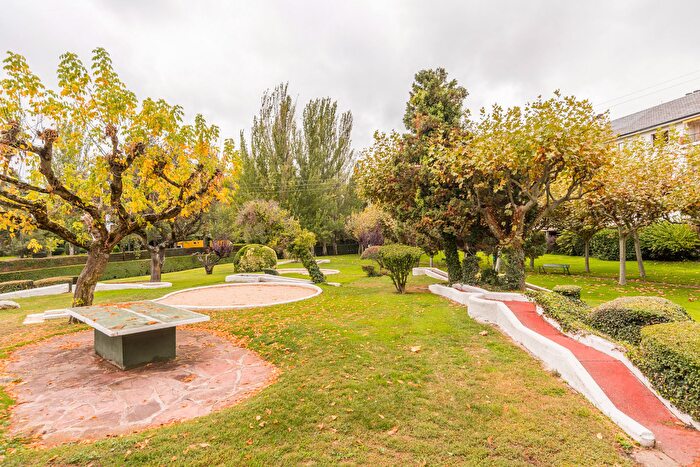 Casas en venta y pisos alquiler - 3