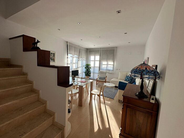 Casas en venta y pisos alquiler - 3