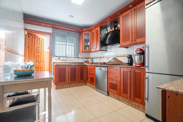 Casas en venta y pisos alquiler - 3