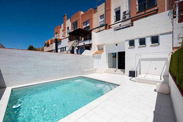 Casa en venta en Genil, Crta De la Sierra de 4 habitaciones