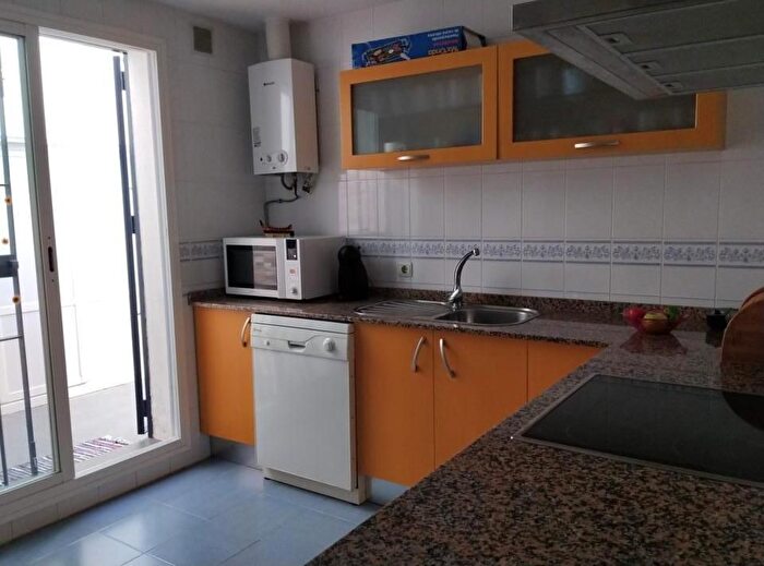 Casas en venta y pisos alquiler - 3