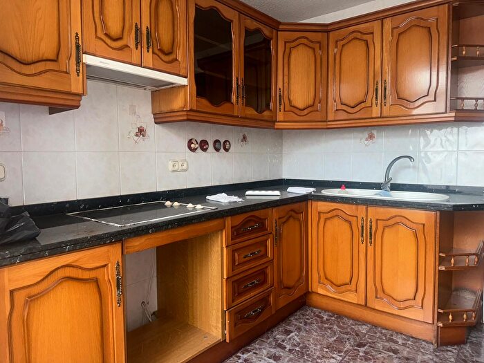 Casas en venta y pisos alquiler - 3