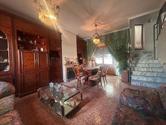 Casas en venta y pisos alquiler - 1