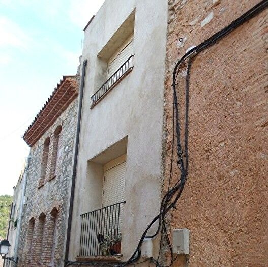 Casa en venta en La Torre de Fontaubella, Tarragona de 3 habitaciones