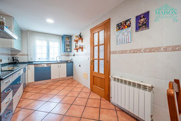 Casas en venta y pisos alquiler - 3