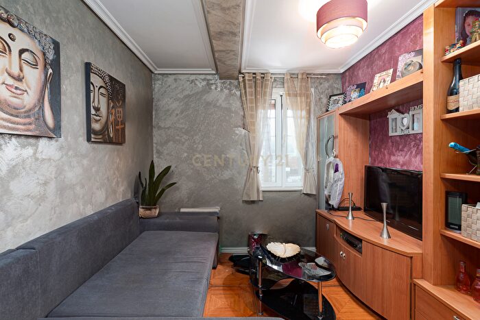 Casas en venta y pisos alquiler - 3