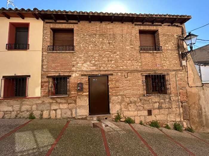 Casas en venta y pisos alquiler - 1