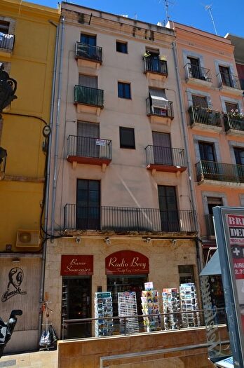 Casas en venta y pisos alquiler - 1