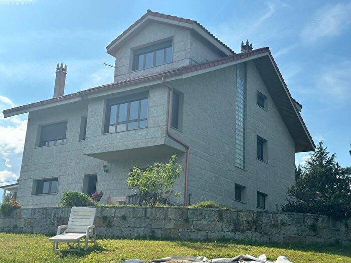 Casa en venta en Ventiun, Ourense Capital de 5 habitaciones