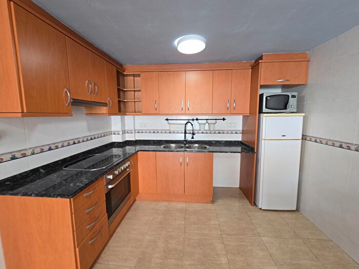 Casas en venta y pisos alquiler - 3