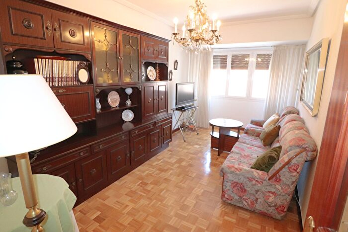 Casas en venta y pisos alquiler - 1