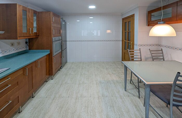 Casas en venta y pisos alquiler - 2