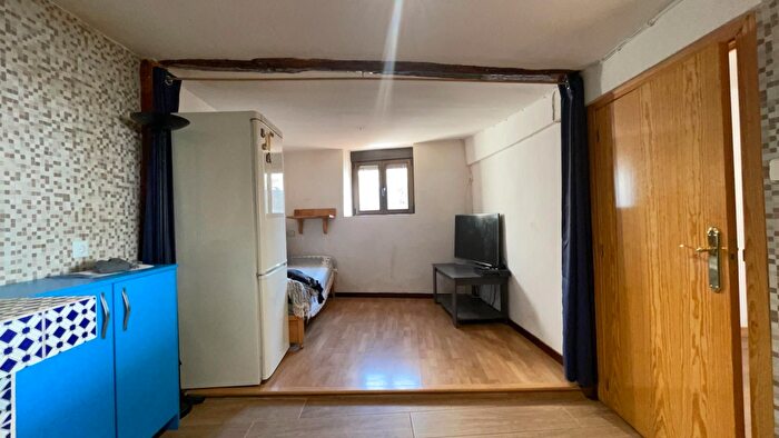 Casas en venta y pisos alquiler - 2