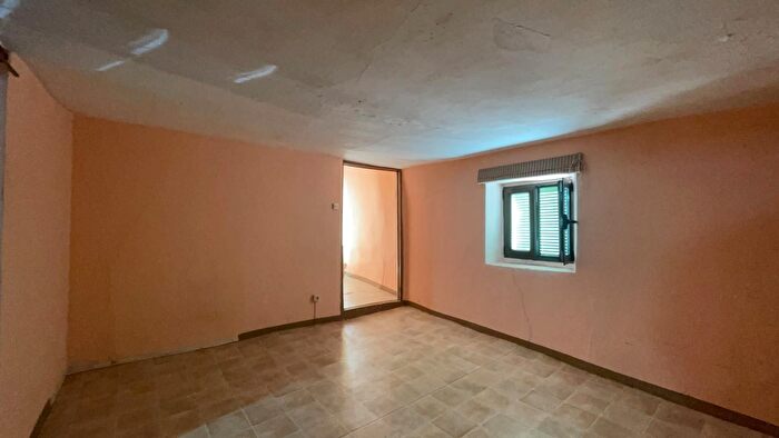 Casa en venta en Pinilla de Jadraque, Guadalajara de 4 habitaciones