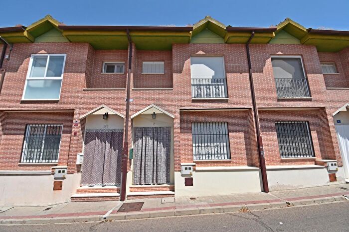 Casa en venta en Olmedo, Valladolid de 3 habitaciones