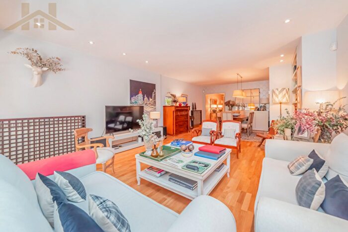 Casas en venta y pisos alquiler - 3