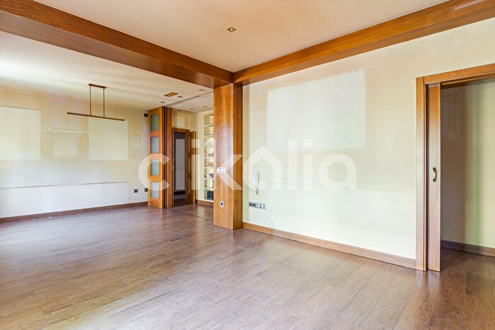 Piso en venta en Los Remedios, Sevilla Capital de 4 habitaciones