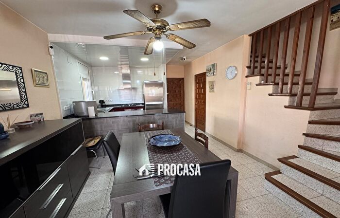 Casas en venta y pisos alquiler - 3