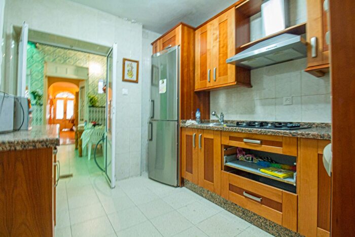 Casas en venta y pisos alquiler - 3