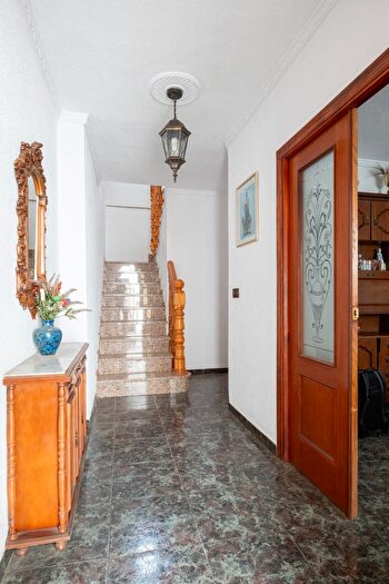 Casas en venta y pisos alquiler - 1