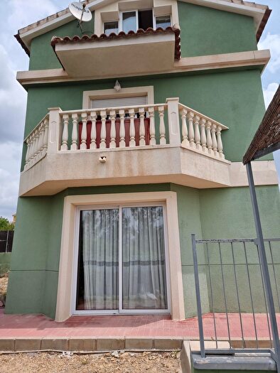 Casas en venta y pisos alquiler - 3