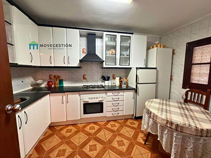 Casas en venta y pisos alquiler - 3