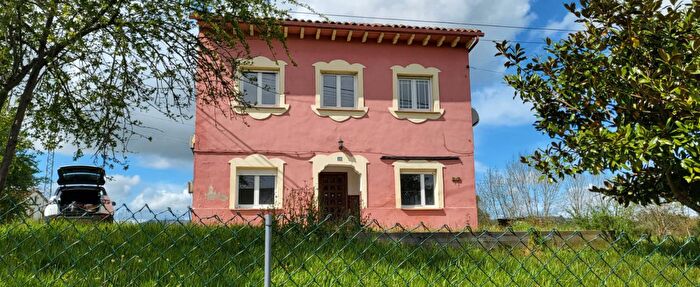 Casa en venta en Nava, Asturias de 5 habitaciones