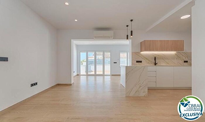 Casa en venta en Nord, Roses de 3 habitaciones