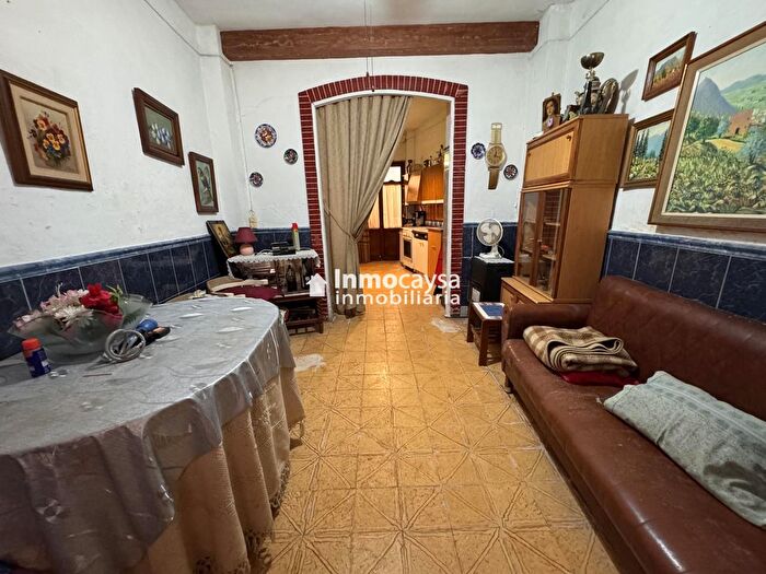 Casas en venta y pisos alquiler - 1
