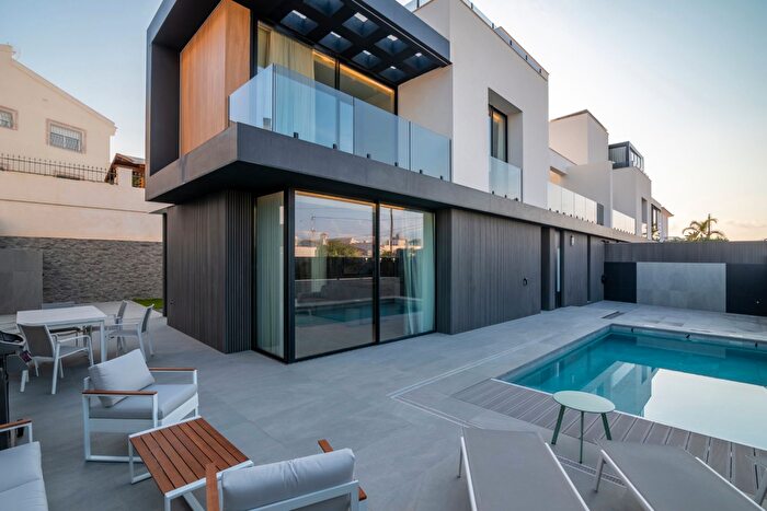 Casa en venta en Pueblo Urbanizaciones, LAlfàs del Pi de 5 habitaciones