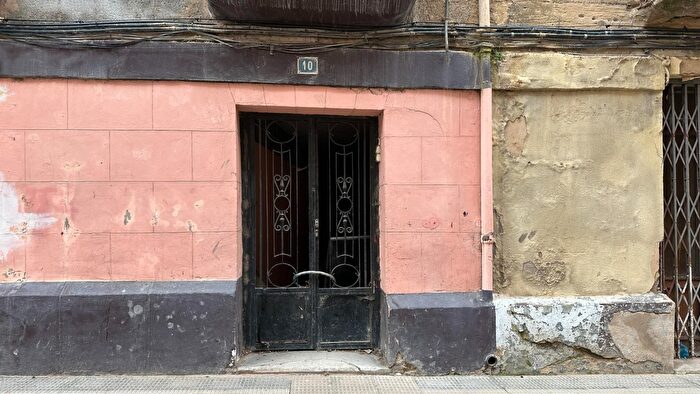 Casas en venta y pisos alquiler - 1