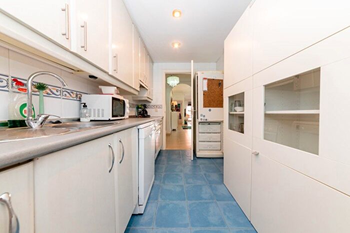 Casas en venta y pisos alquiler - 3