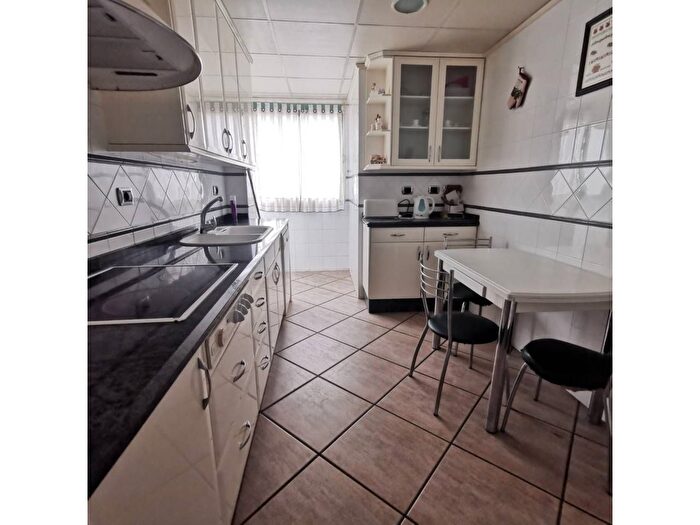 Casas en venta y pisos alquiler - 1